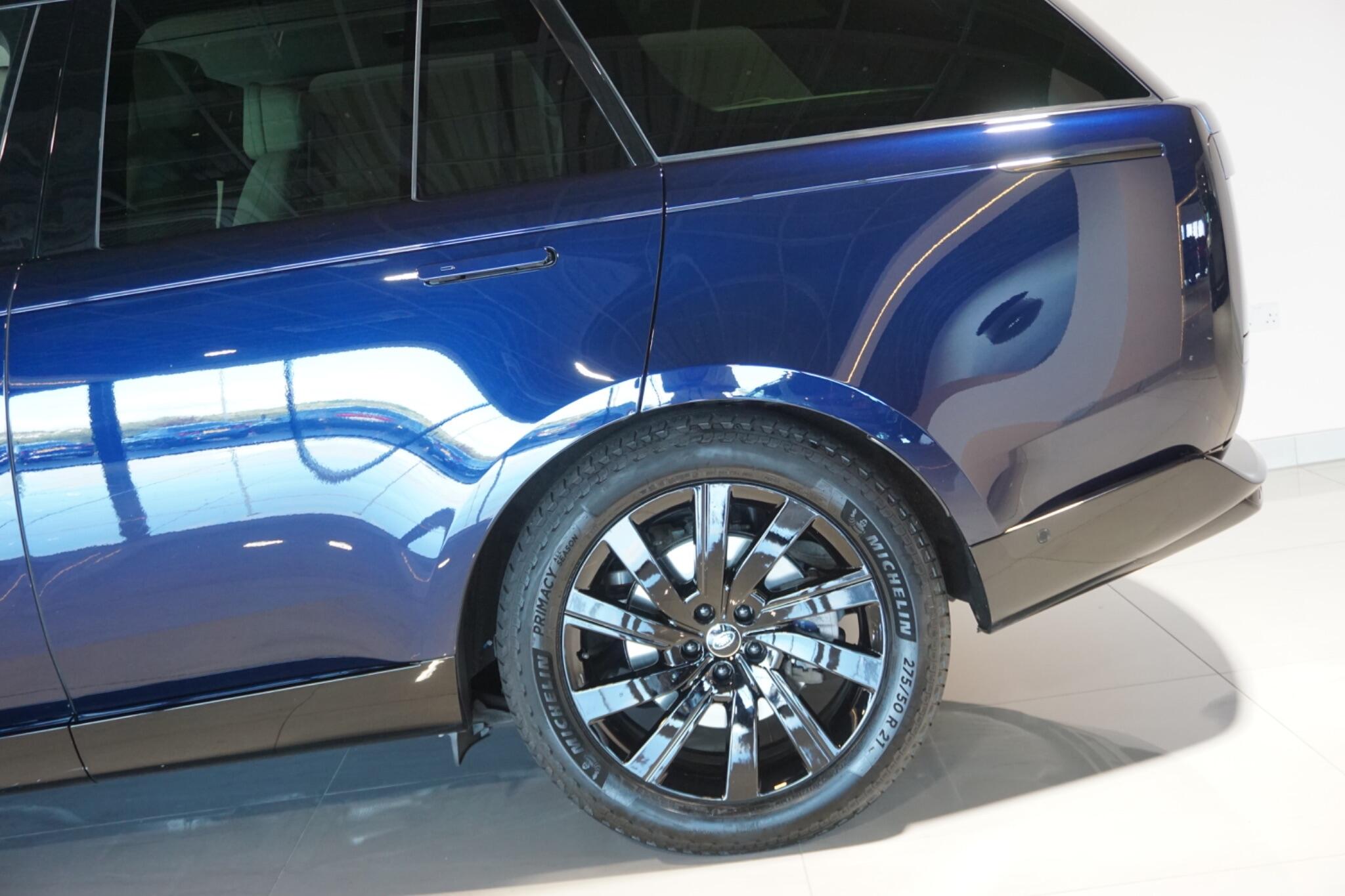 Land Rover Range Rover 3.0 D300 MHEV SE SUV 5dr Diesel Auto 4WD Euro 6 (s/s) (300 ps)